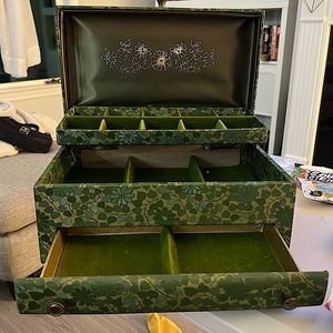 1960s Lady Buxton Green daisies fabric Jewlery Box